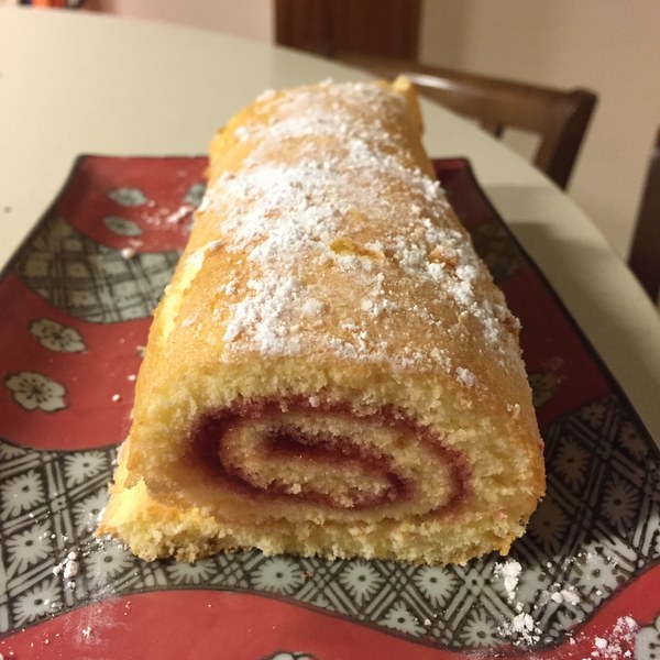 Biscuit roulé à la confiture de fraise
